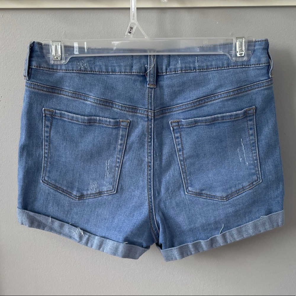 medium wash short shorts